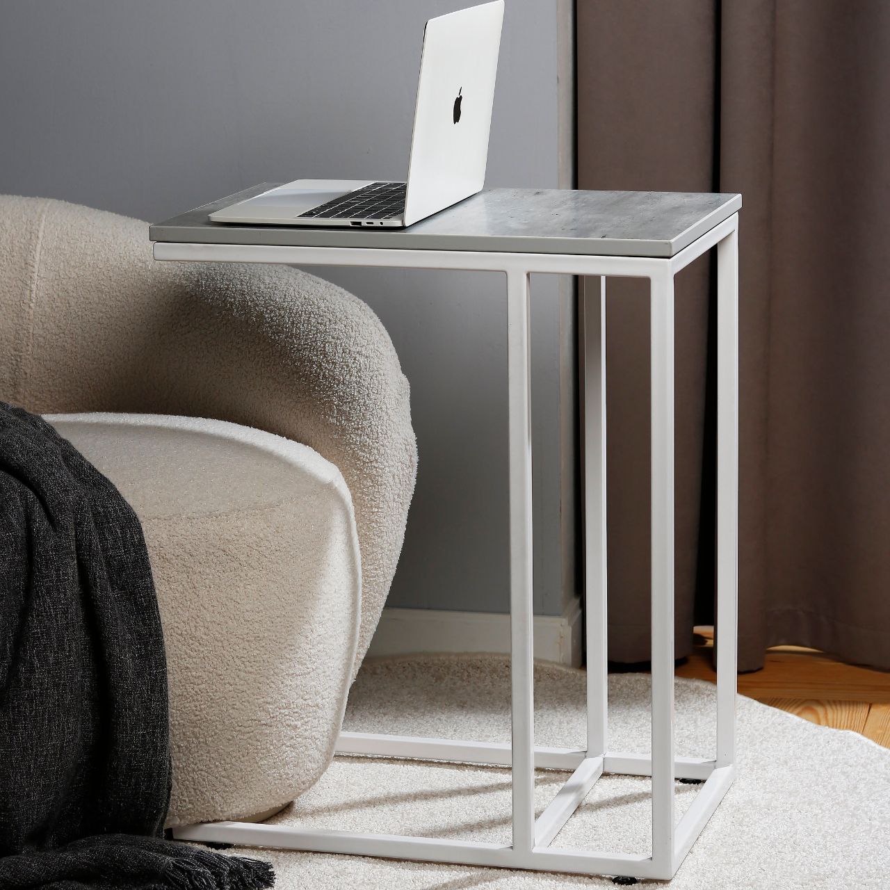 Прикроватный столик